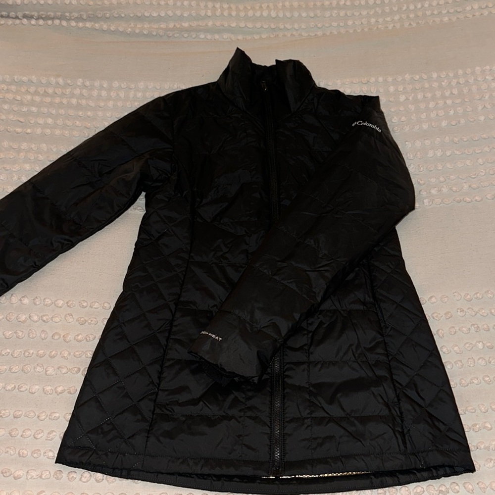 Women’s Columbia parka length jacket. So cozy and warm. Black; size Medium 🤍